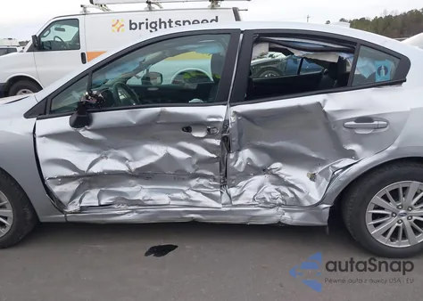 2018 Subaru Impreza 2.0I Premium из США, поврежденный, VIN 4S3GKAB68J3617887